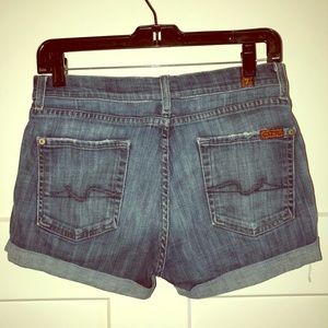 Seven denim short. Super cozy fit